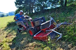 Sestava DAKR Panter FD-3 500 cm3 + s řízenou sedačkou BPR a dvounožovým mulčovačem M 121